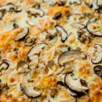 Resep Sederhana Untuk Membuat Pizza Jamur Yang Lezat